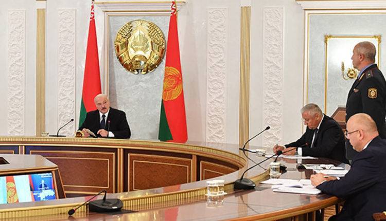 «Головотяпство и приписки»: Лукашенко раскритиковал ход уборочной