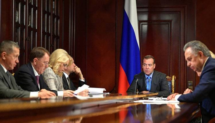 Медведев поручил разобраться в причинах трагедии в лагере под Хабаровском