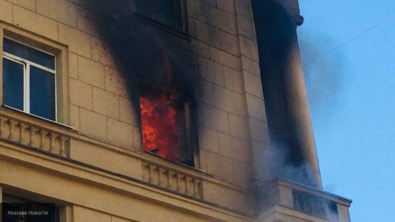 Хозяева сгоревшей квартиры на Стачек в Петербурге отдыхали на даче во время пожара