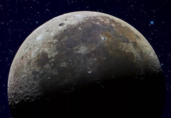 На Луне могут храниться миллионы тонн водяного льда