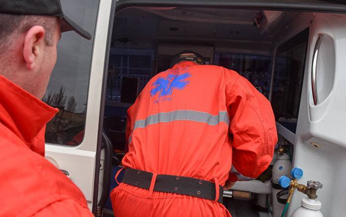 В Ереване Hummer врезался в мусоровоз: пострадавшего водителя доставили в больницу