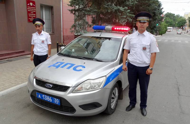 В Астрахани полицейские доставили ребенка в больницу в час-пик