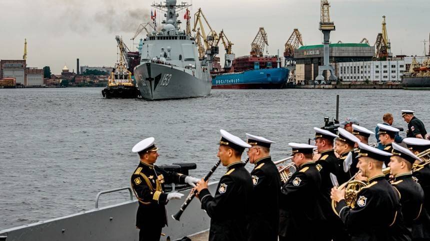 Петербург готовится к генеральному прогону парада ко Дню ВМФ