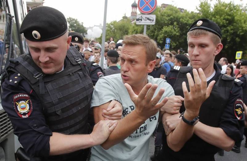 В Москве проходят массовые аресты лидеров либеральной оппозиции