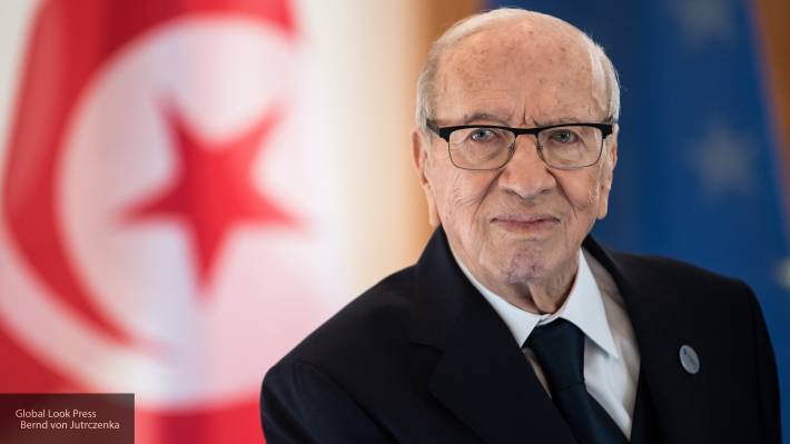 СМИ сообщили о госпитализации главы Туниса