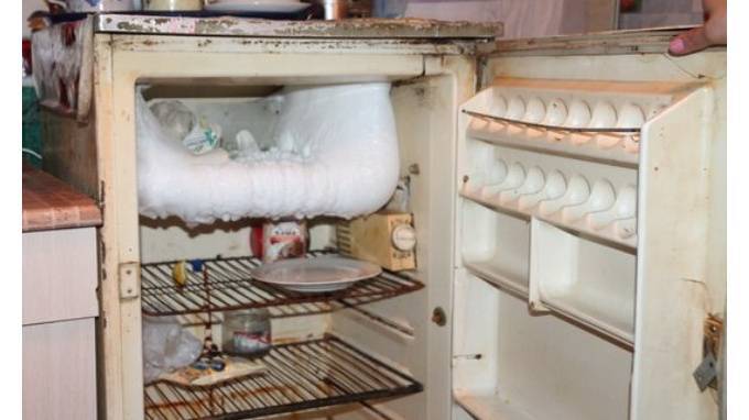 В Красноярске мужчина хранил расчлененное тело матери дома в морозилке