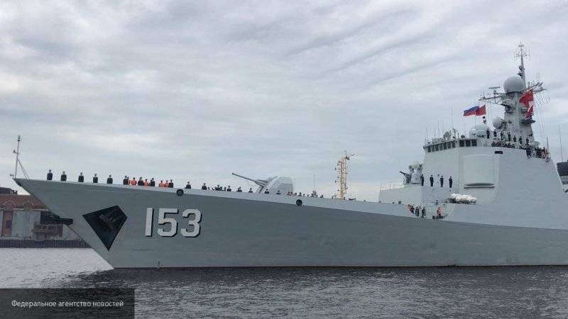Ракетный миноносец ВМС Китая прибыл в Петербург для участия в параде ВМФ
