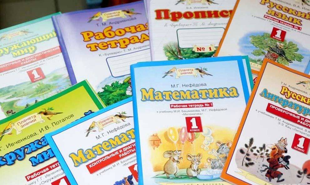 Владимир Путин поручил сократить использование тетрадей в школах