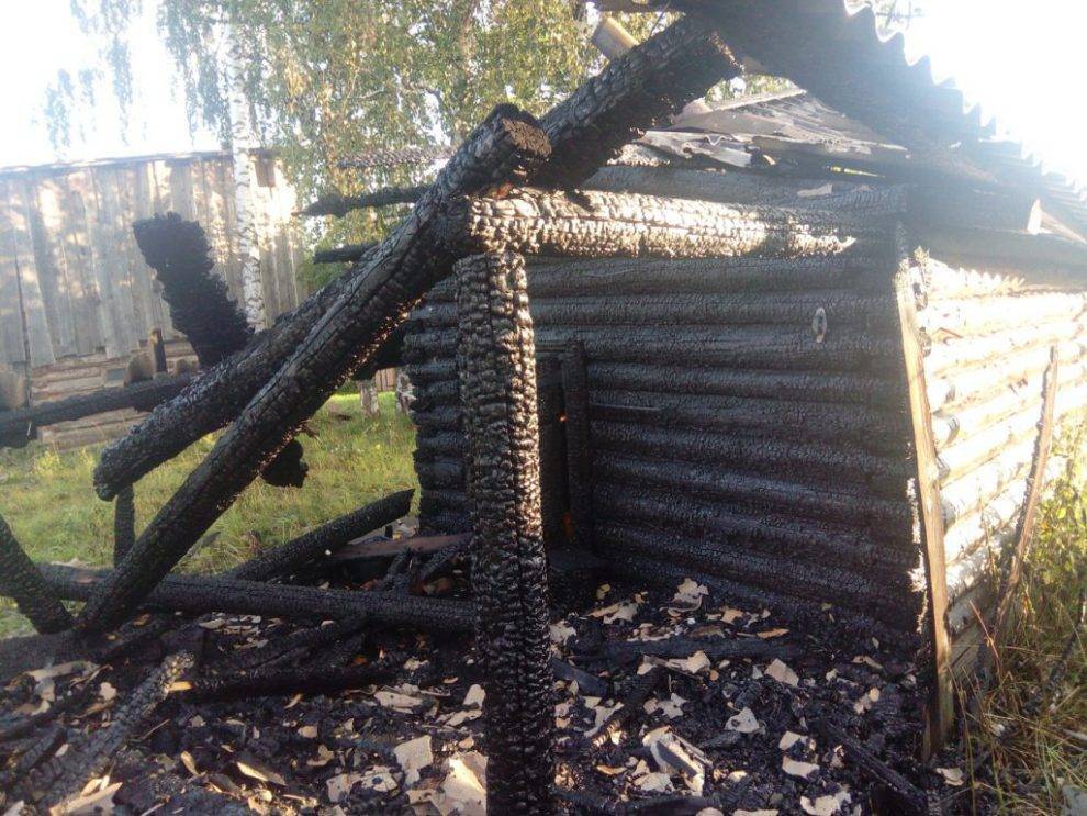 В Глазовском районе сгорела баня
