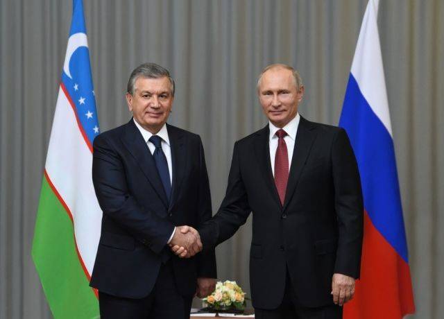 Кремль: Владимир Путин поздравил Шавката Мирзиёева | Вести.UZ