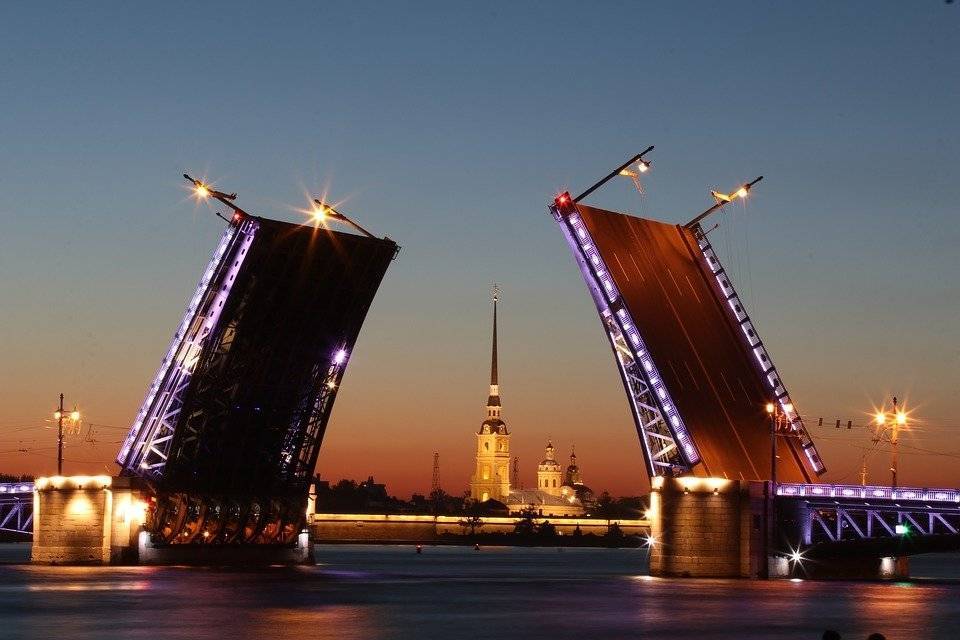 Петербургские мосты разведут днем для репетиции парада ВМФ