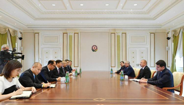Ильхам Алиев принял делегацию ЦК Коммунистической партии Китая