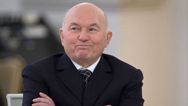 Лужков рассказал Познеру о подвиге Немцова