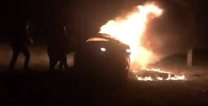 Спасение мужчины из горящего автомобиля сняли на видео в Павлодарской области