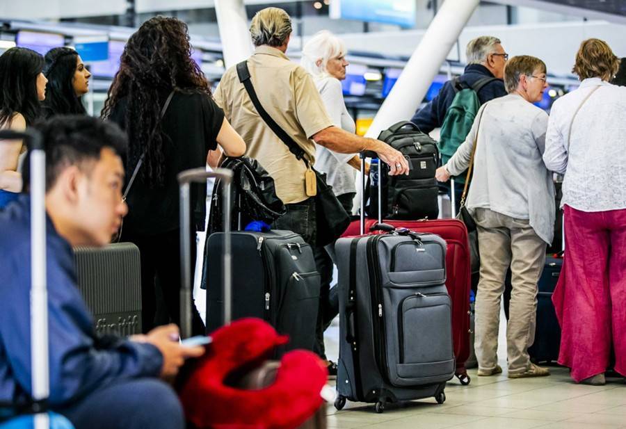 Рейсы задерживаются в аэропорту Амстердама из-за технического сбоя