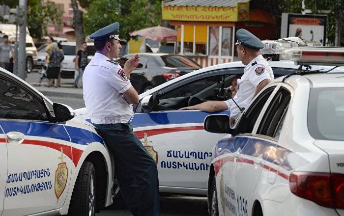 Полиция рассказала о конфликте с участием "транссексуала" в Ереване – видео инцидента