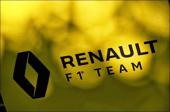 Грузовик Renault F1 попал в ДТП - все новости Формулы 1 2019