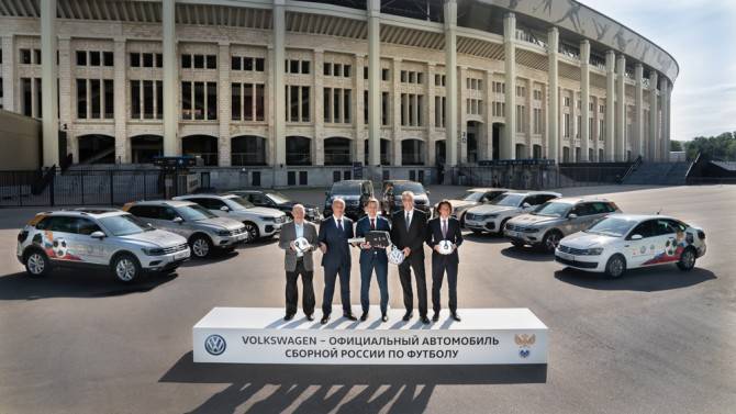 Volkswagen передал автомобили Российскому футбольному союзу