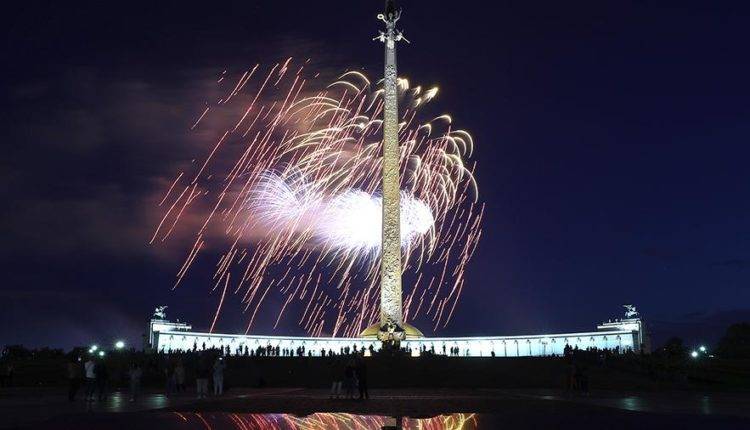 Москва отметила 75-летие освобождение Бреста праздничным салютом