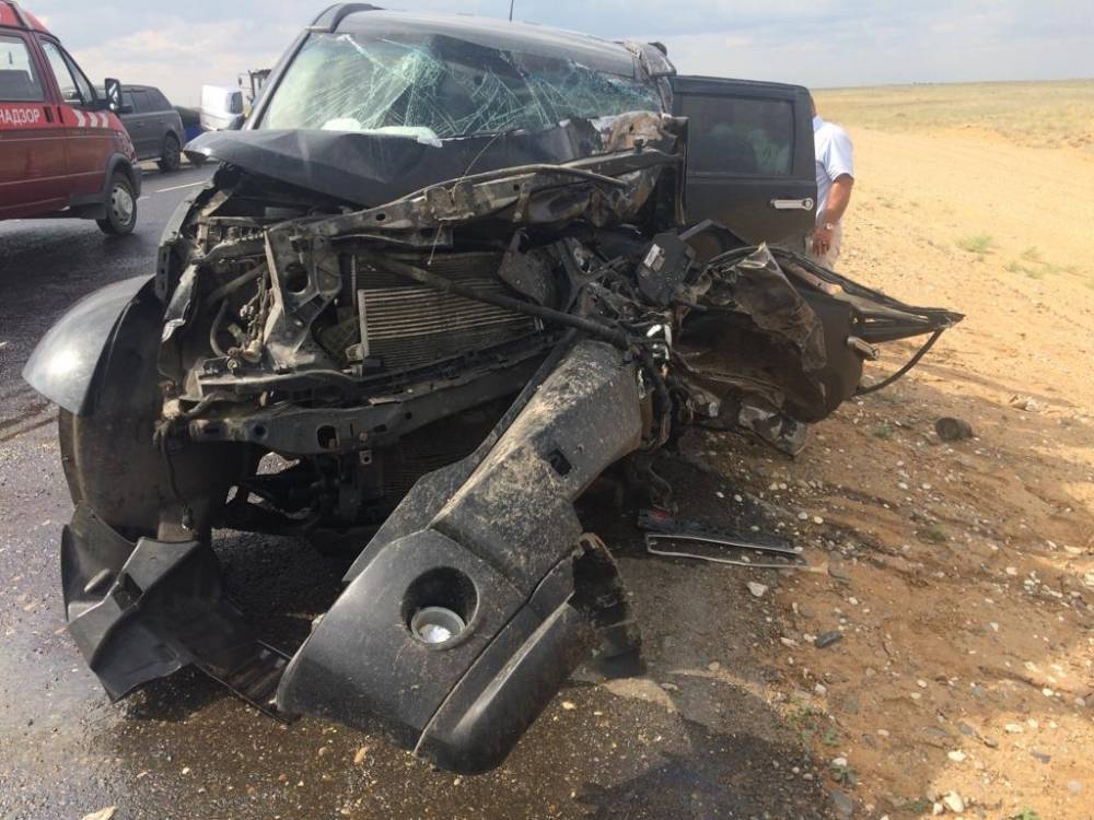 Две легковые машины столкнулись под Астраханью, один из водителей погиб