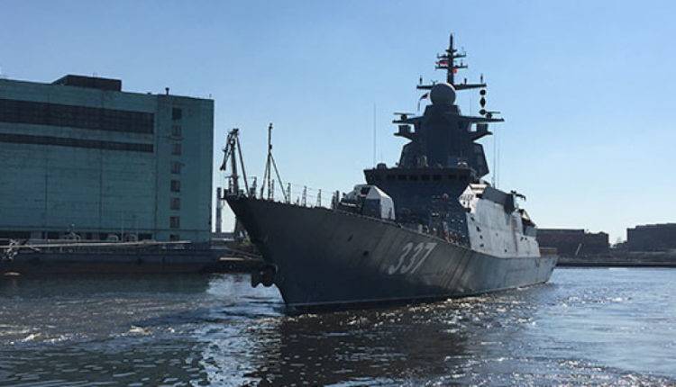«Адмирал Касатонов», «Гремящий» и «Полтава» стали изюминкой парада ВМФ на Неве
