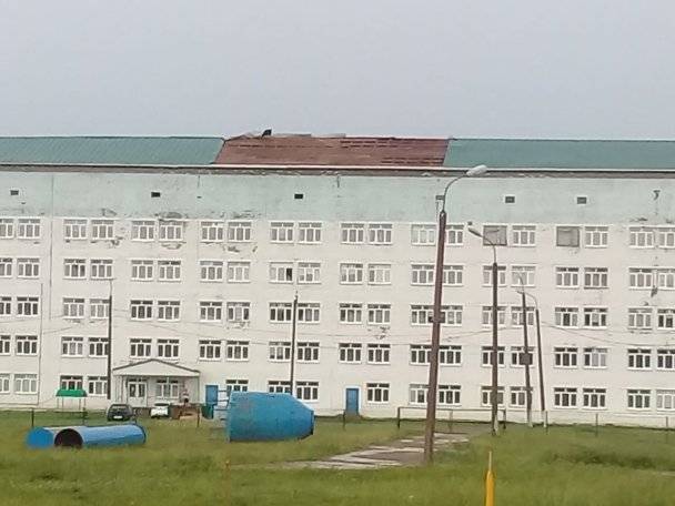 В Башкирии сильный ветер сорвал крышу с больницы