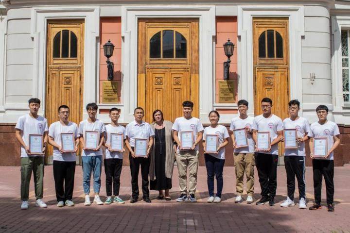 Студентам из Китая вручили сертификаты об окончании Школы русского языка РУТ (МИИТ)