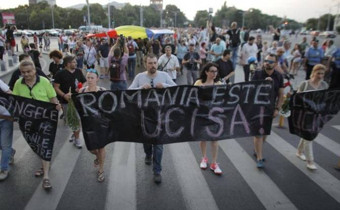 В Румынии тысячи людей вышли на антиправительственный митинг
