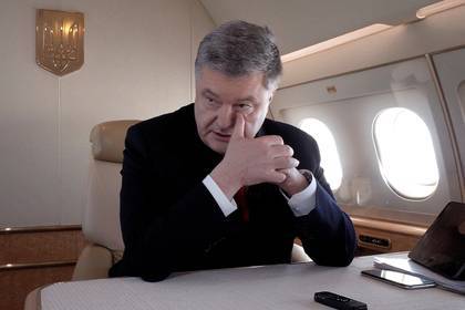 Порошенко покинул Украину вместе с семьей