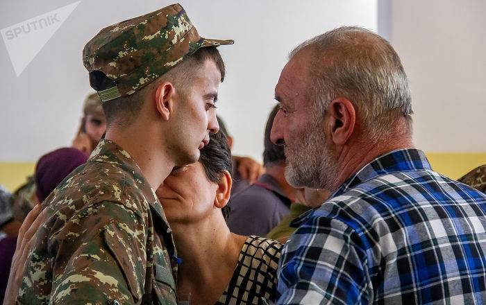 "Горячая линия" Минобороны Армении: что беспокоит родителей призывников