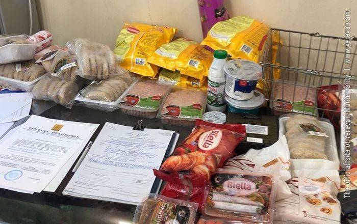 Инспекция в Ереване выявила просроченные продукты в супермаркете "Ширак"