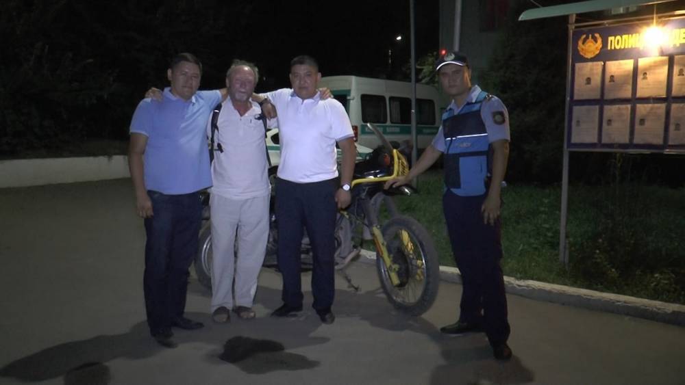 У путешественника из Германии в Алматы угнали мотоцикл