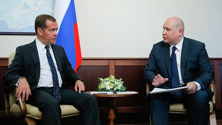 Развожаев попросил Медведева помочь в борьбе с нерадивыми подрядчиками