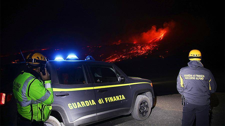 МИД предупредил россиян об активности вулкана Этна в Италии