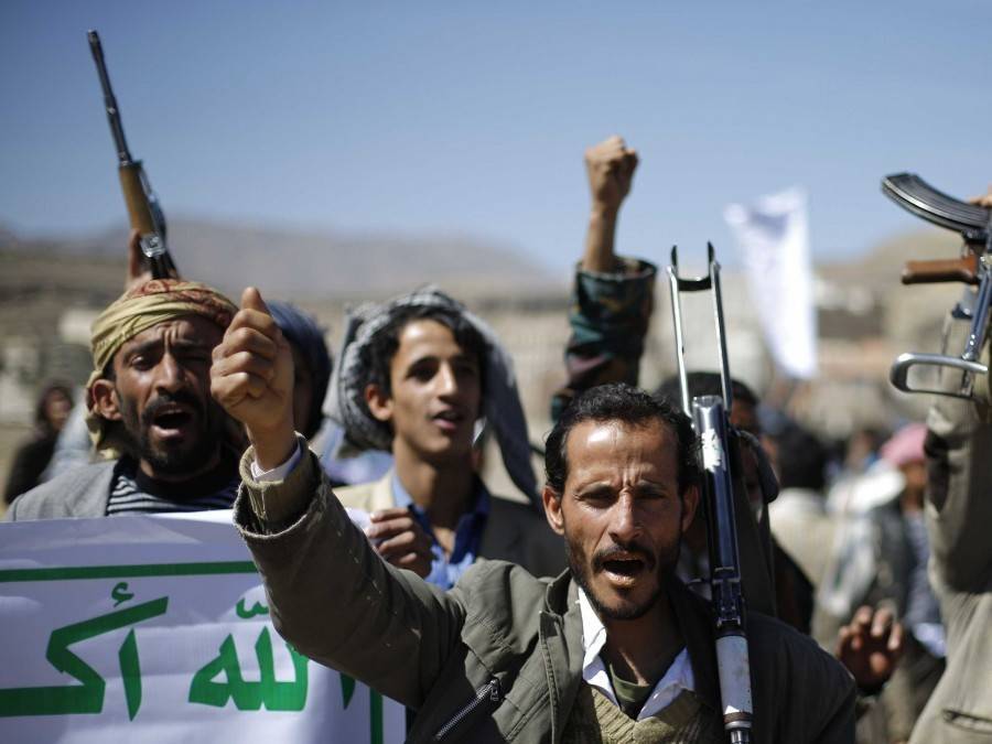 Йеменские мятежники-хуситы выпустили ракету по лагерю аравийской коалиции