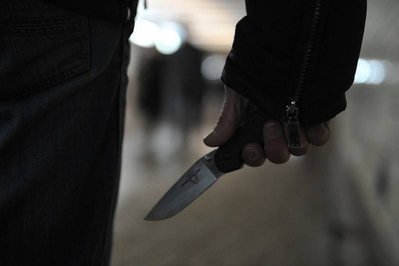 В Башкирии пьяный учитель ударил ножом двух мужчин