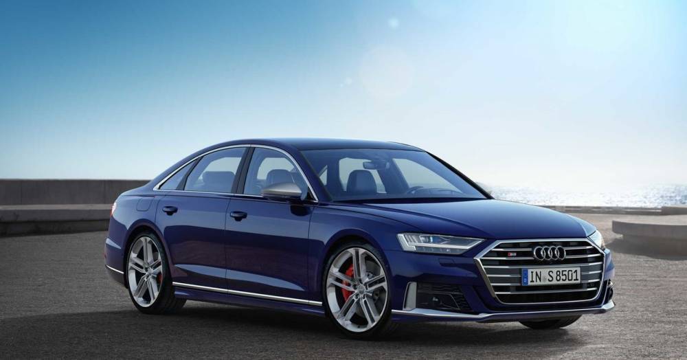 Audi показала флагманскую модель S8