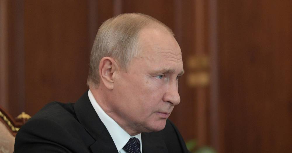 Путин выразил соболезнования родным и близким погибших моряков-подводников.