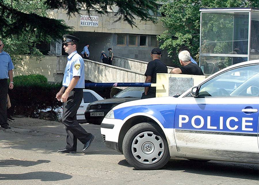 В ДТП с микроавтобусом в Грузии пострадали 14 военнослужащих