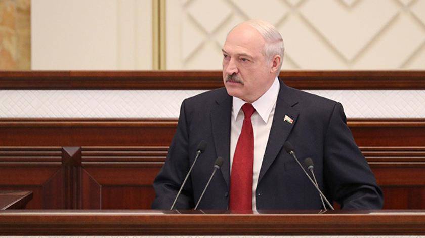 Лукашенко пугает призывников вхождением в состав России