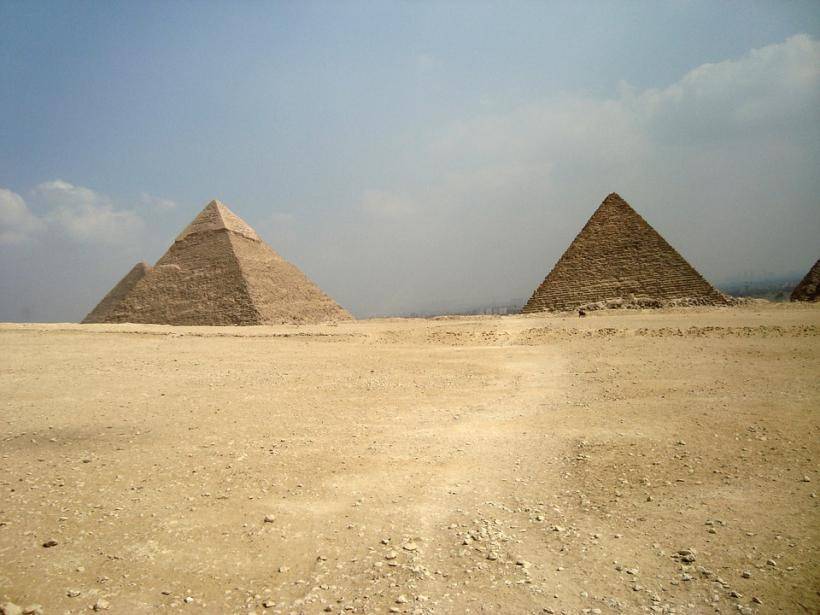 Археологи обнаружили уникальные мумии возле древней пирамиды в Египте