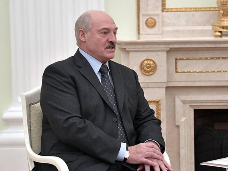 Лукашенко пригрозил белорусам Россией и НАТО