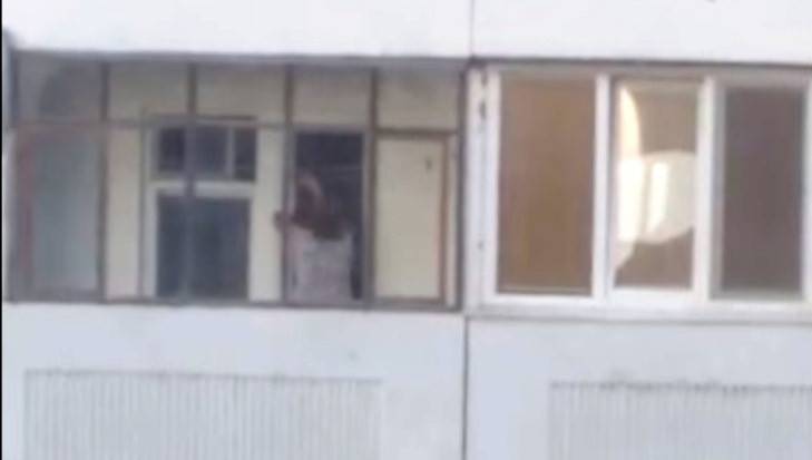 Жительница Брянска после ссоры с мужчиной обстреляла прохожих стеклом