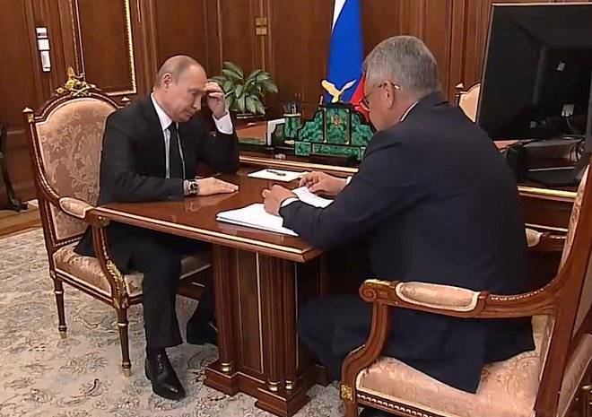 Путин встретился с Шойгу после гибели 14 российских подводников