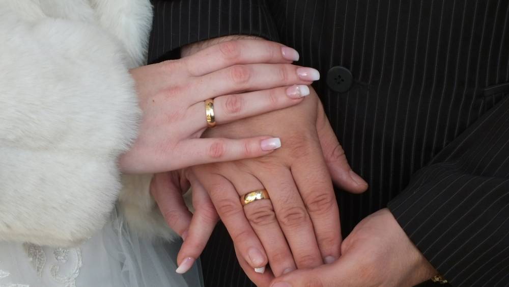 Только со справкой: В России собираются усложнить процесс бракосочетания