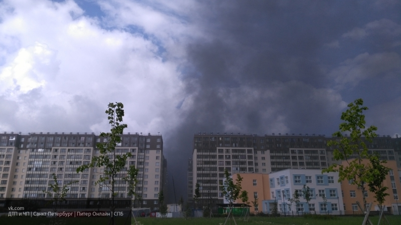 Пожар объял ЖК "Солнечный город" в Петербурге