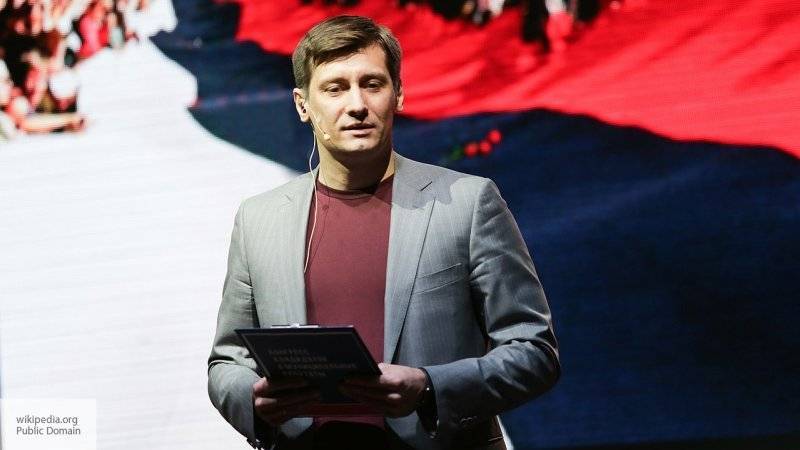 Соратник Гудкова снимается с выборов из-за 500 поддельных подписей