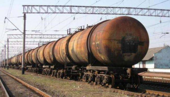 Россия отправила тонны топлива своим наемникам на Донбасс