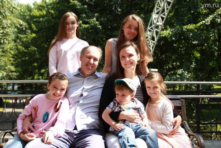 Москвичей пригласили на праздничную программу ко Дню семьи, любви и верности