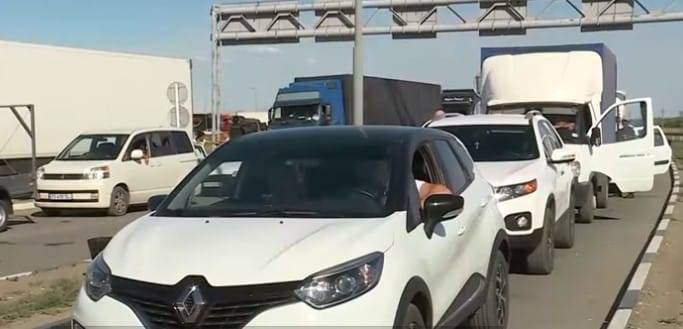 Россияне едут заправлять автомобили в Казахстан (видео)